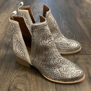 Jeffrey Campbell Silver Short Boots 7.5